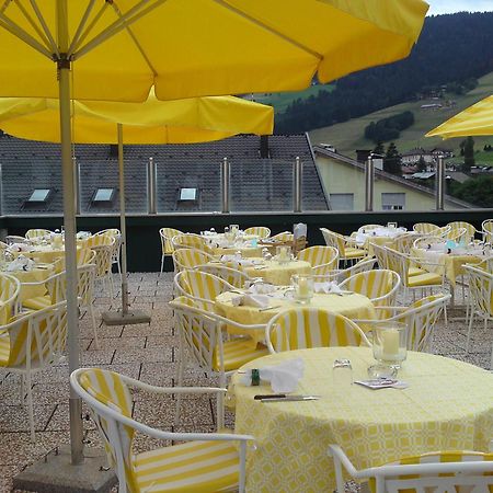 Hotel Cavallino Bianco - Weisses Roessl Innichen Exterior foto