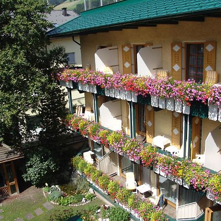 Hotel Cavallino Bianco - Weisses Roessl Innichen Exterior foto