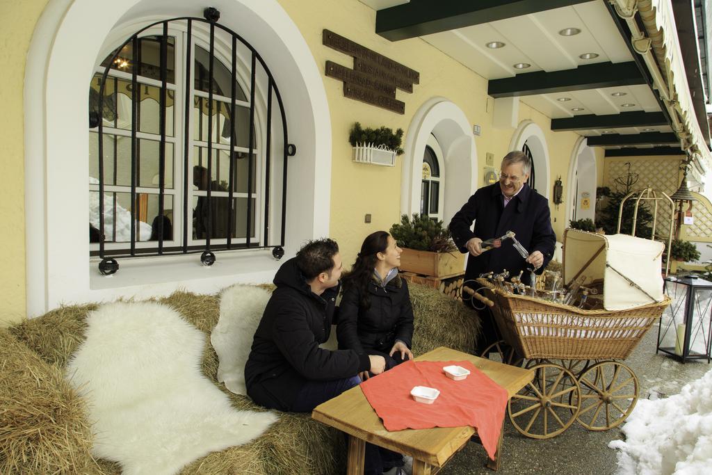 Hotel Cavallino Bianco - Weisses Roessl Innichen Exterior foto
