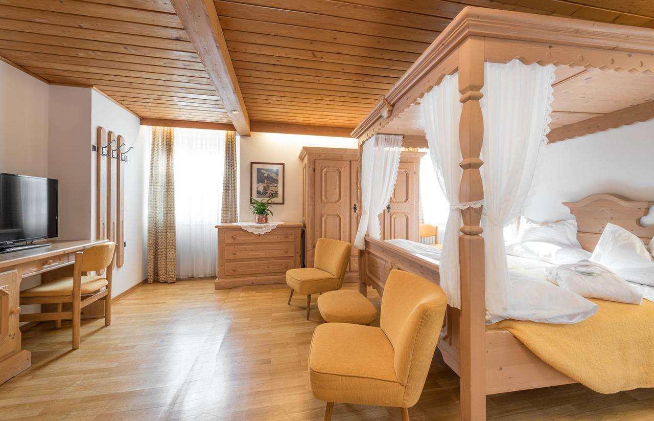 Hotel Cavallino Bianco - Weisses Roessl Innichen Exterior foto
